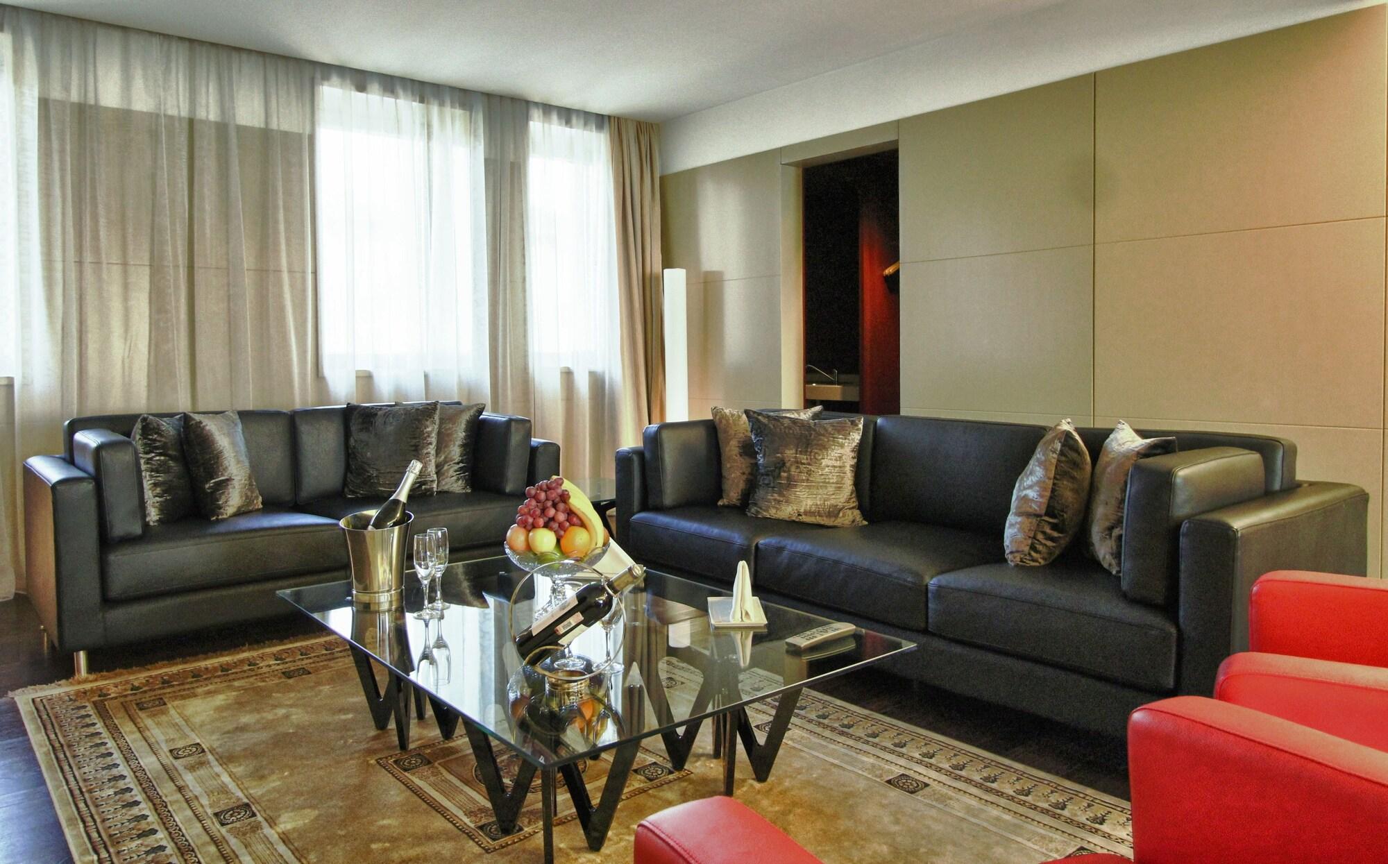 The Dostyk Hotel Алма Ата Екстериор снимка