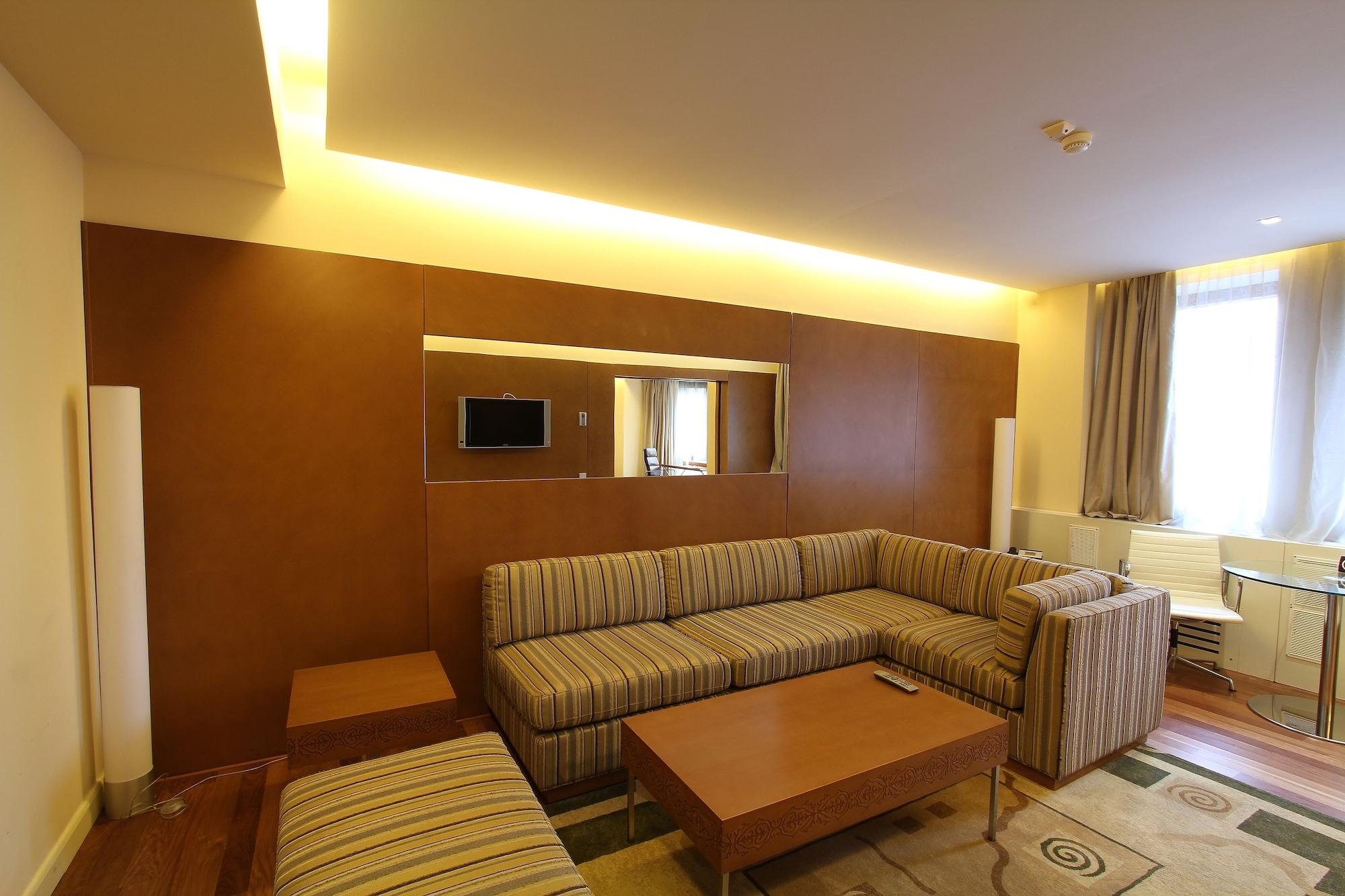 The Dostyk Hotel Алма Ата Екстериор снимка