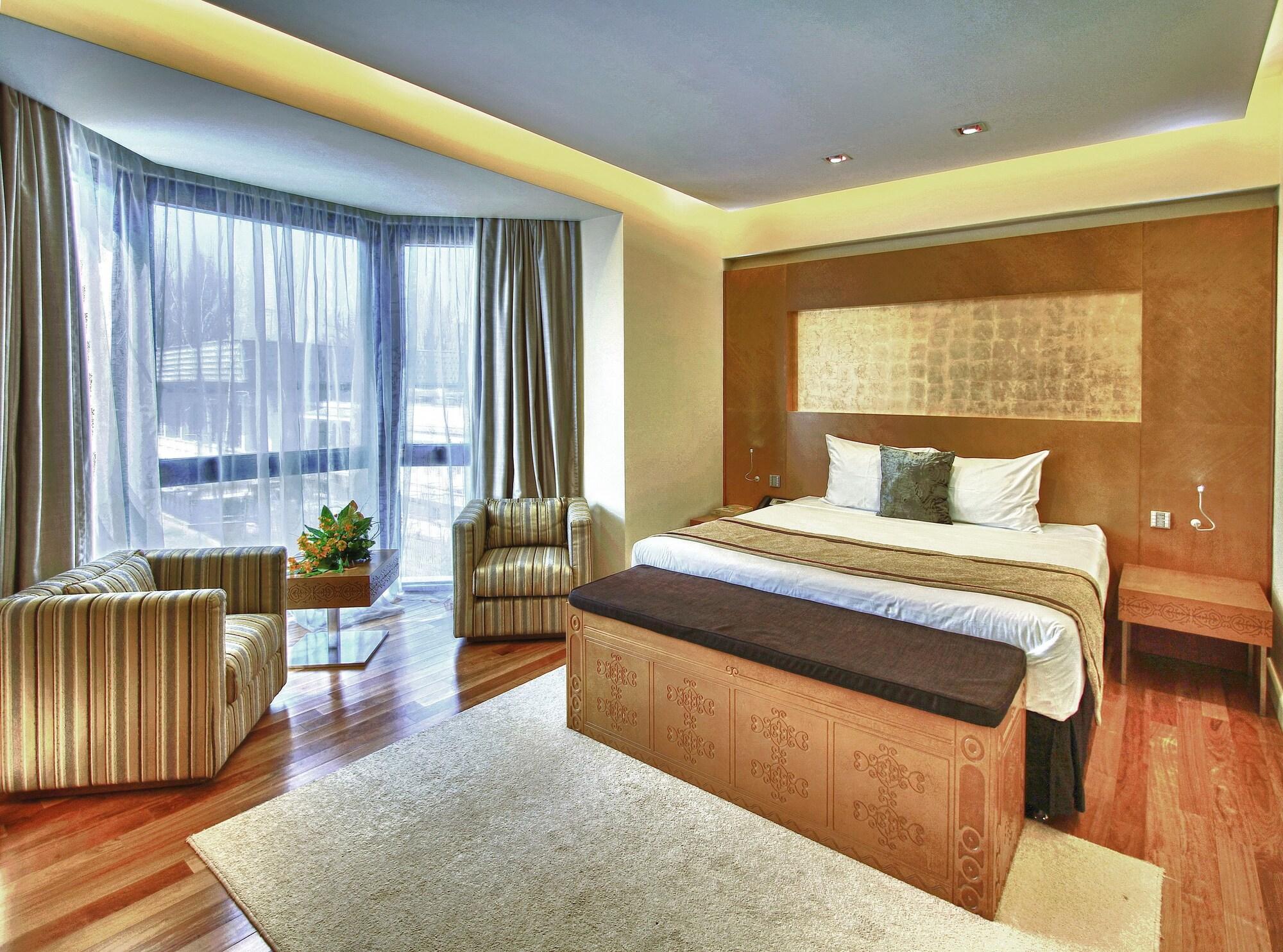 The Dostyk Hotel Алма Ата Екстериор снимка