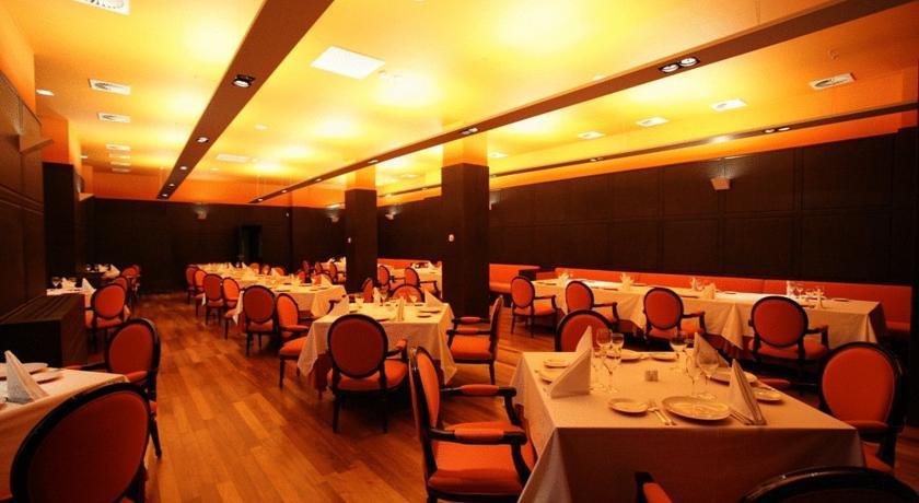 The Dostyk Hotel Алма Ата Екстериор снимка