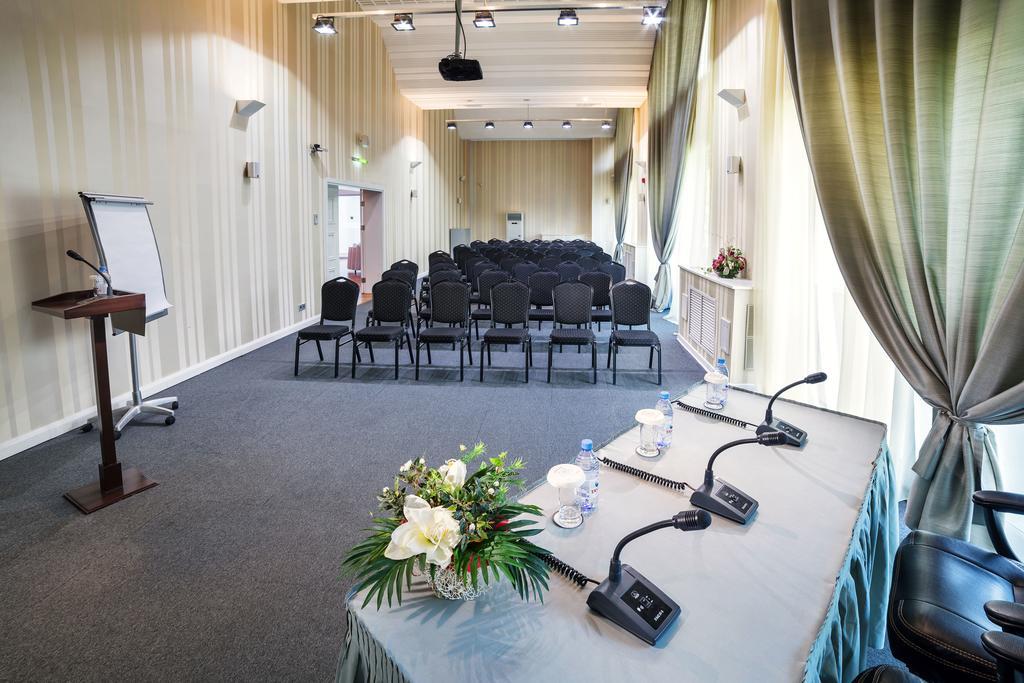 The Dostyk Hotel Алма Ата Екстериор снимка