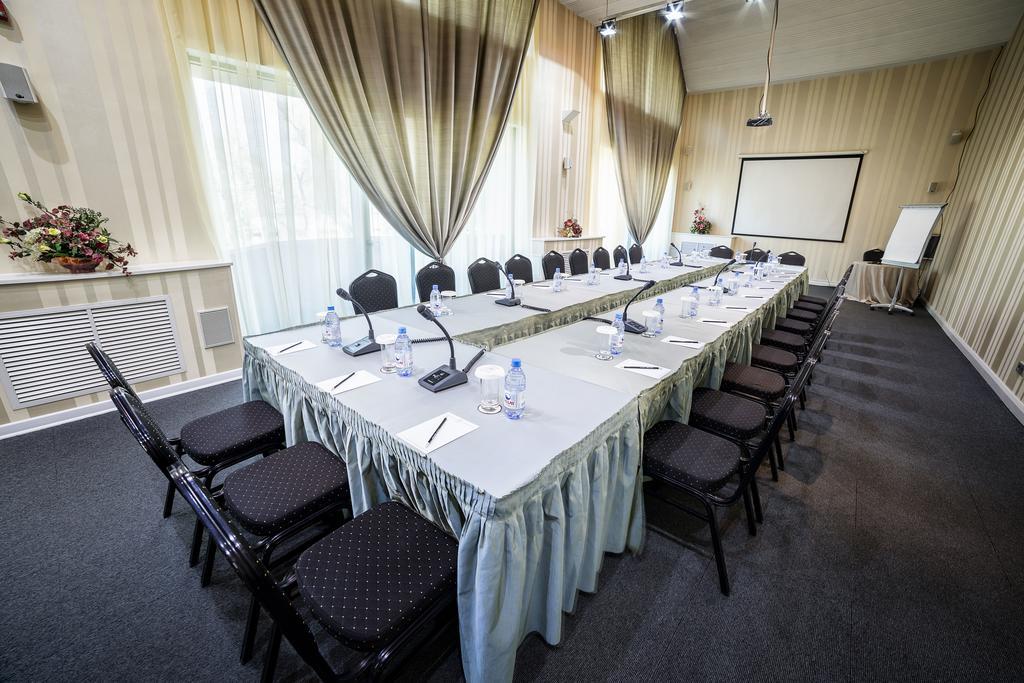 The Dostyk Hotel Алма Ата Екстериор снимка