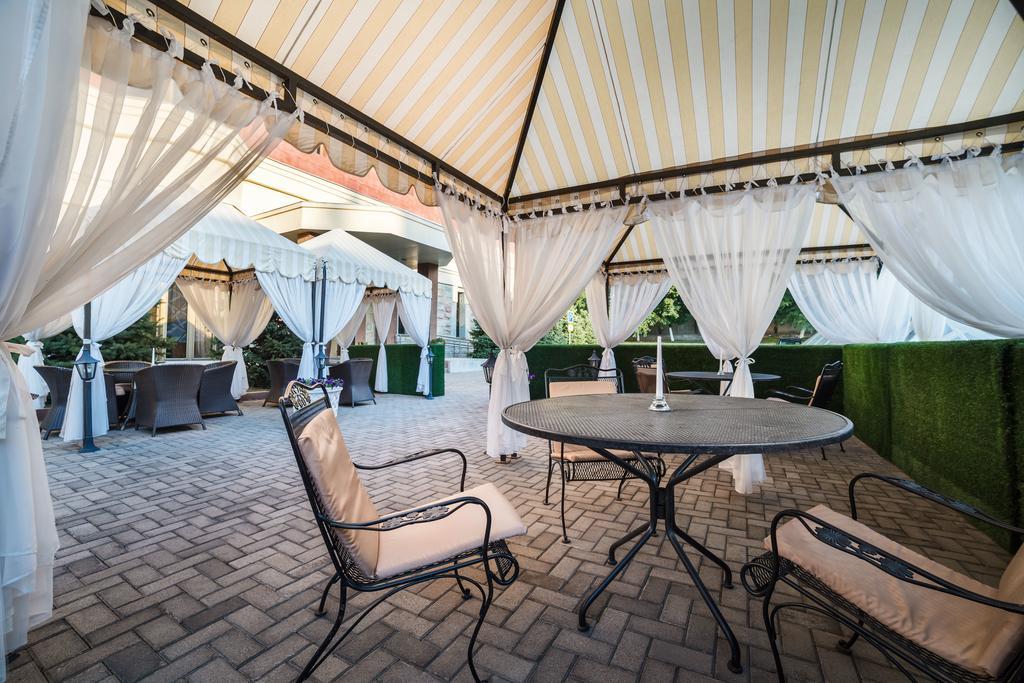 The Dostyk Hotel Алма Ата Екстериор снимка