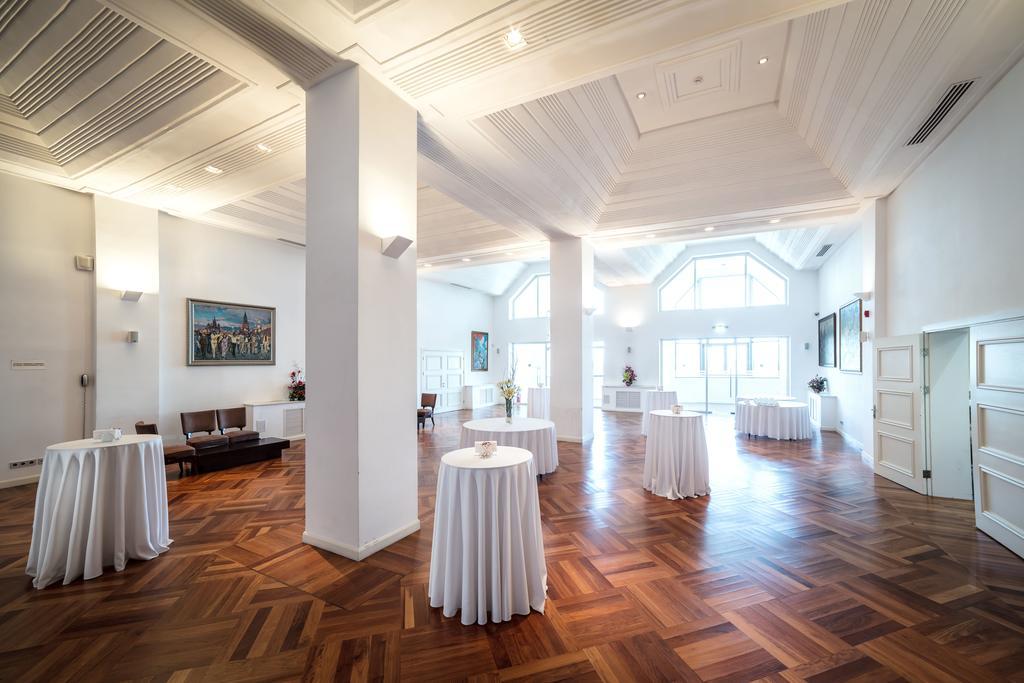 The Dostyk Hotel Алма Ата Екстериор снимка