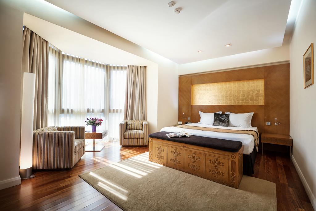 The Dostyk Hotel Алма Ата Екстериор снимка