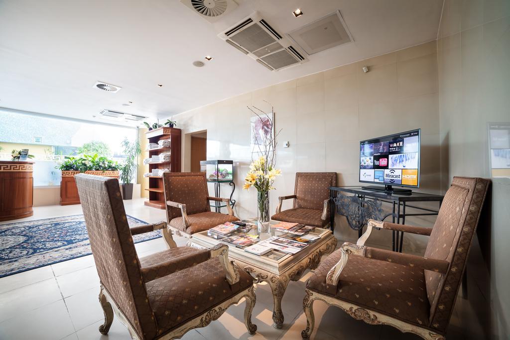 The Dostyk Hotel Алма Ата Екстериор снимка